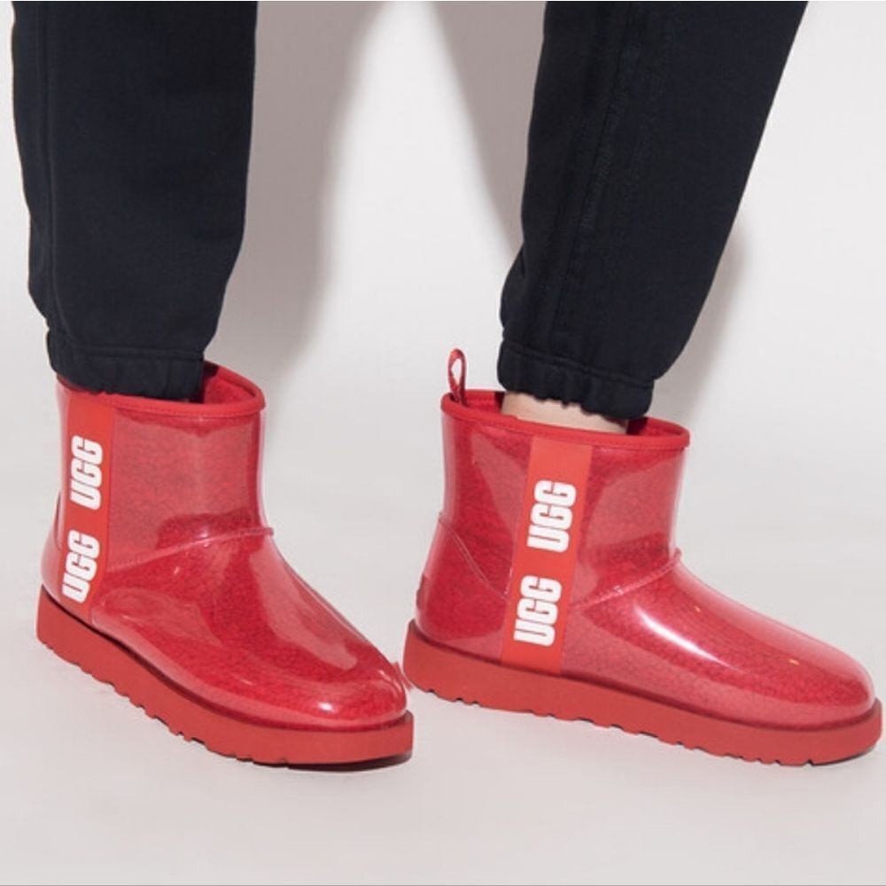 BRAND NEW UGG CLASSIC MINI - WOMEN'S